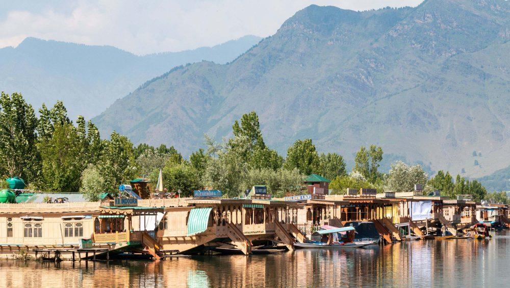 Best Places to Visit in Kashmir - Dal Lake