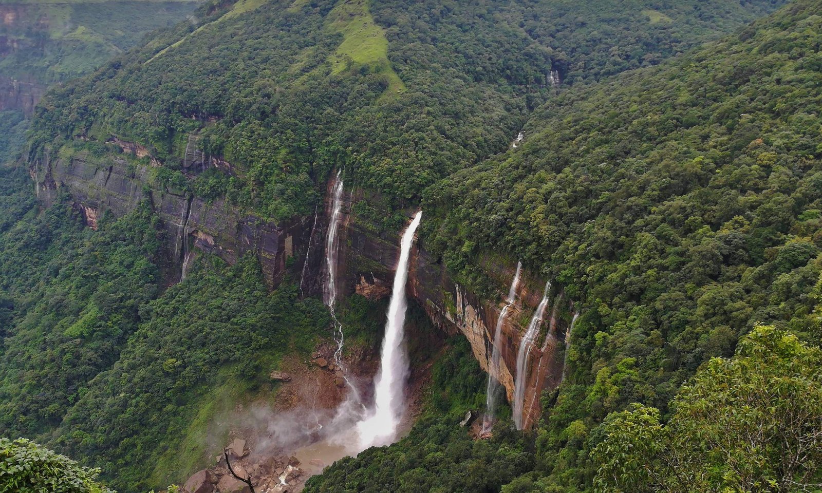 Nohkalikai Falls