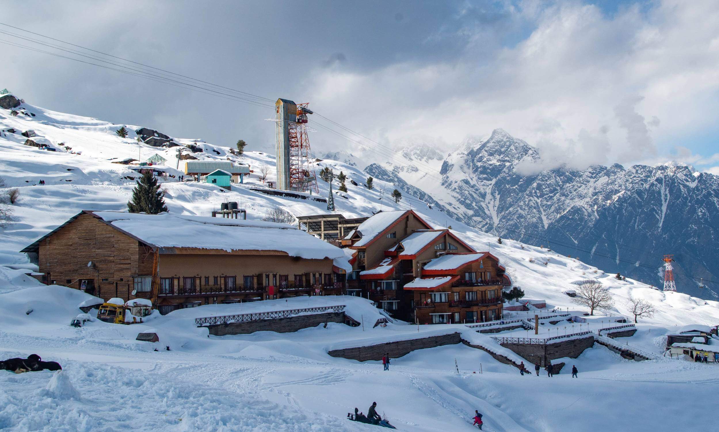 Skiing in Uttarakhand