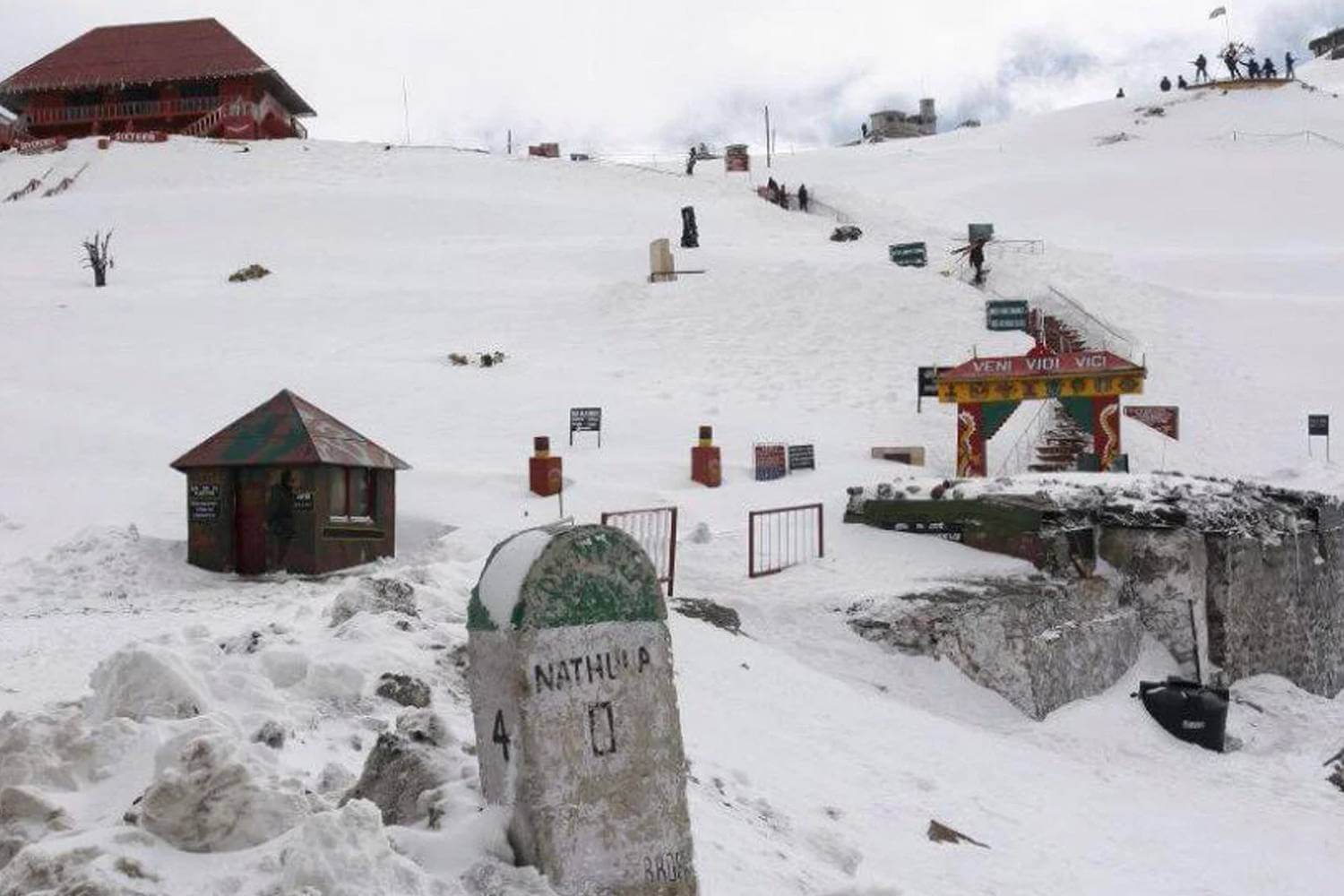 Nathu La Pass Snowfall Tourist Place