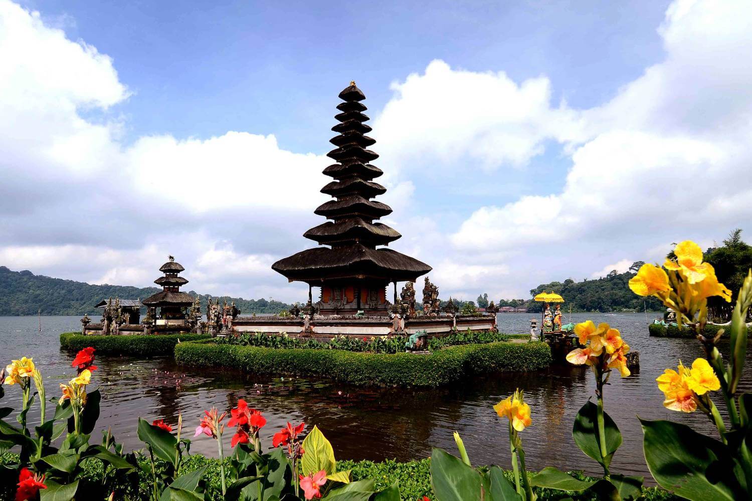Uluwatu-Temple-Bali.jpg